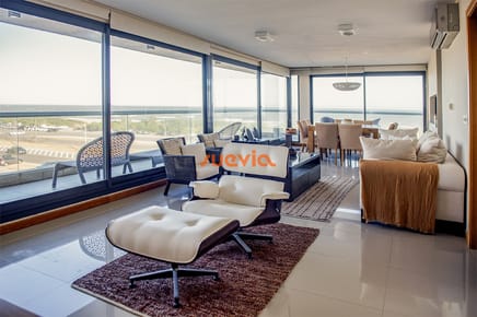 Apartamento Penthouse, frente al mar, playa brava, 3 dormitorios con hermosa vista