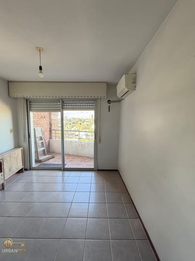 Apartamento en alquiler 1 dormitorio con balcón, piso 6 en Buceo