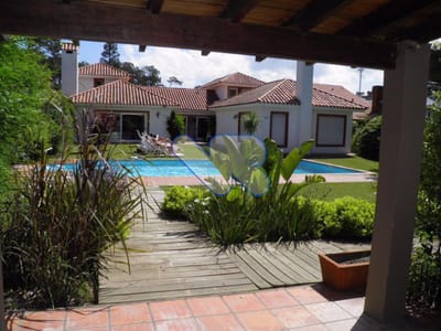Venta y Alquiler de Temporada Casa 4D y dep servicio con Piscina San Rafael