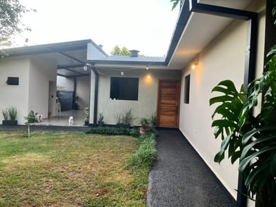 ¡Hermosa casa en venta en Luque de 162 m2!