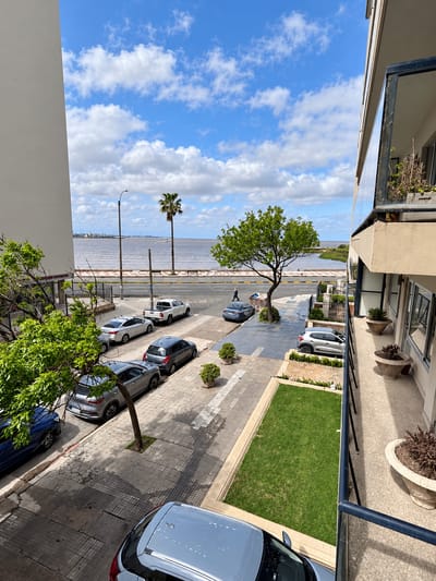 JUAN MARIA PEREZ Y RAMBLA. 250 MTS. BALCON. PATIO.GC$28.000. GARAJE 4X4!