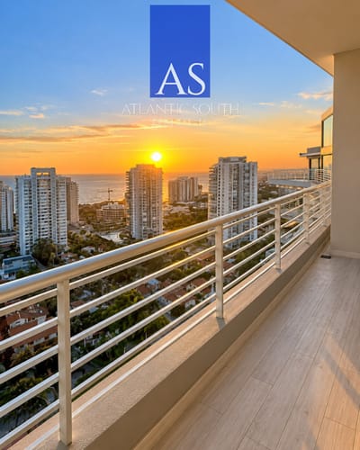 Penthouse de 3 dormitorios con vista directa al mar en Playa Mansa, Punta del Este