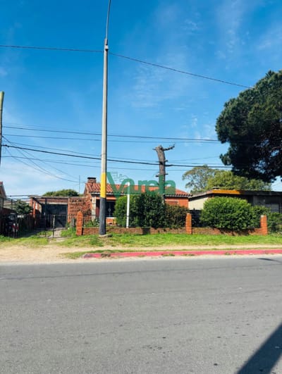 Chale de tejas al sur. Apta para Banco