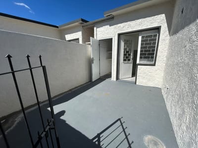 Venta casa Shangrilá 2 dormitorios y patio toda a nueva, ideal vivir o renta Florencia y Venecia