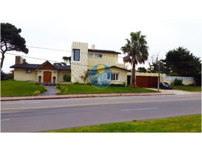 Casa en Mansa, 5 dormitorios , VENTA A UNA CUADRA DEL MAR PLAYA MANSA PUNTA DEL ESTE