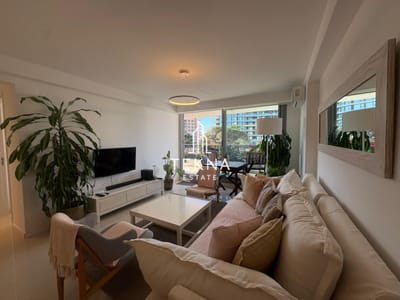 Venta de Apartamento de 2 dormitorios y dependencia, en Torre Esmeralda