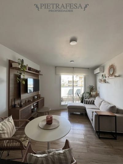 Apartamento en alquiler, 1 dormitorio, 1 baño, terraza con parrillero, cochera. Equipado. Buceo.