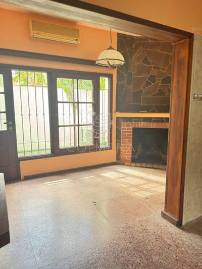Casa en San Carlos se vende con renta muy bien ubicada cerca de avenida y centro comercial.