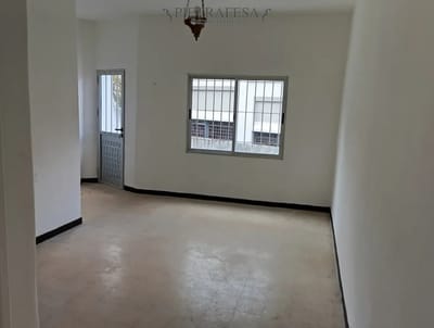 Apartamento en alquiler, 2 dormitorios, 1 baño, balcón. Sin gastos comunes. Reducto.