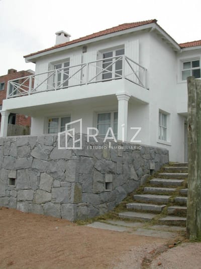 VENTA CASA 4 DORMITORIOS LA BARRA