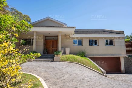 Casa en La Residence con Amplio Jardín, Piscina y Parrillero