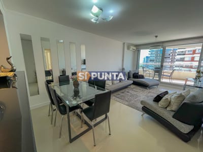 Exclusivo apartamento en alquiler de verano en Forest Tower II