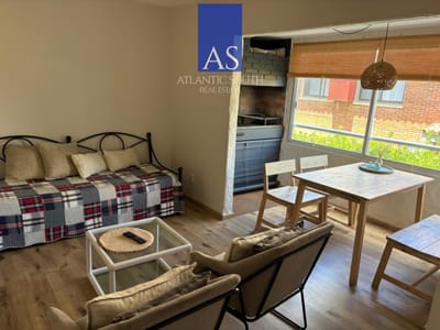Apartamento 1 dormitorio y medio con parrillero y cochera en Península Punta del Este