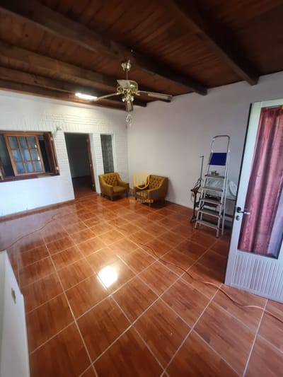 Venta 2 Apartamentos Tipo Casa En Ituzaingó Montevideo Con Cochera