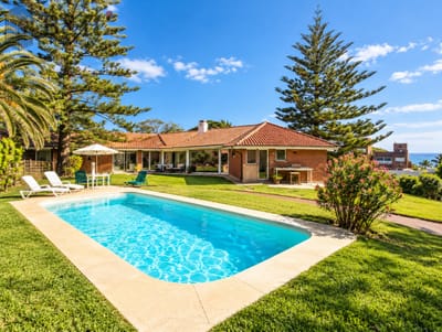 Excelente Casa de 4 Dormitorios y Piscina a una Cuadra del Mar