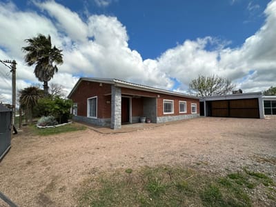 Casa en venta c/ cochera en Progreso