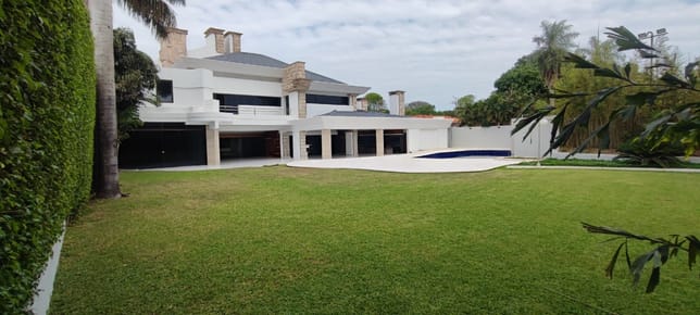 Venta de Residencia en Barrio Los Laureles