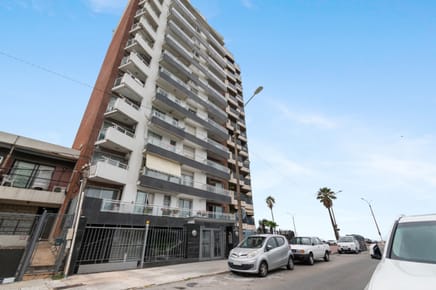 Venta Monoambiente con Garaje a estrenar y equipado en Malvín línea de rambla.