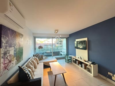 Alquiler apartamento tres dormitorios Punta del este playa Mansa edificio Torre del Mar