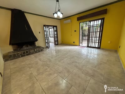 Alquiler casa un dormitorio patio y cochera en Capurro