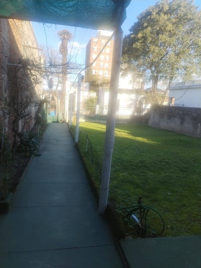 Terreno en venta en Buceo con mejoras