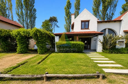 Casa en Barrio privado con piscina y cancha de tenis.Zona Pinares  - Ref : EQP8281