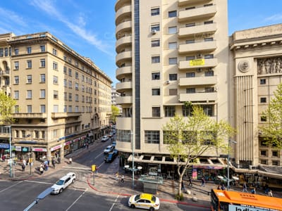 Venta apartamento de un dormitorio en centro de Montevideo.