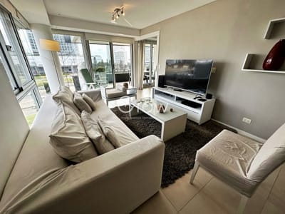 Punta de Este, Apartamento de 3 dormitorios a metros del mar y al Hotel Conrad.