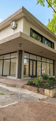 ¡Excelente exposición comercial y gran potencial para tu negocio! Ubicado sobre Av. Burgues y Espinillo