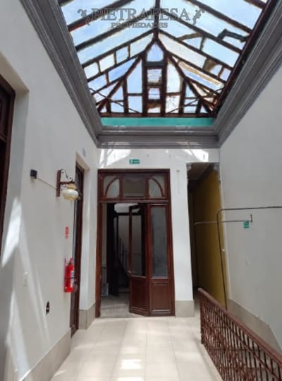 Casa en alquiler, 4 dormitorios, 2 baños, azotea. Cordón.