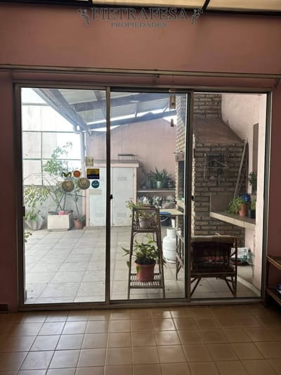 Venta de casa, 4 dormitorios , 2 baños , terraza . La blanqueada