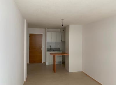 Alquiler Apartamento De 1 Dormitorio Balcón Terraza Garaje En La Comercial