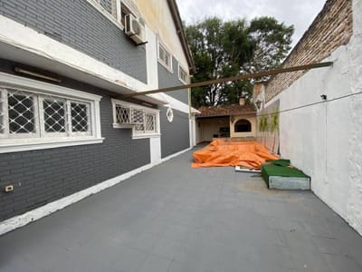 Imperdible: Venta de casa de dos pisos con piscina en la zona de Fernando de la