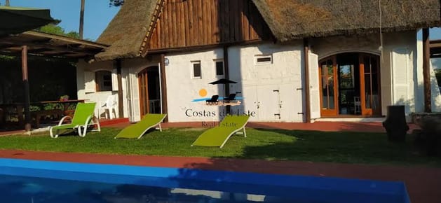 Exclusiva Residencia de Lujo en Alquiler Anual: 3 Dormitorios, 2 Baños, Dependencia de Servicio y Piscina Privada.