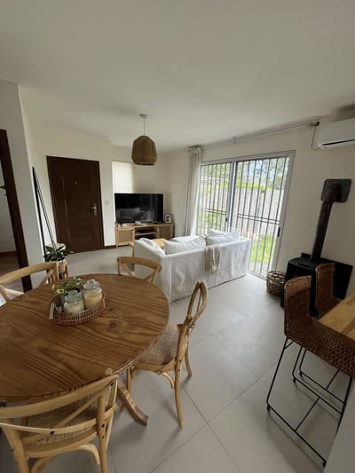 VENTA CASA 3 DORMITORIOS EN COMPLEJO CERRADO PRÓXIMO A PARQUE MIRAMAR