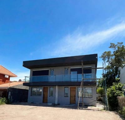 Casa en venta c/ cochera en Solymar