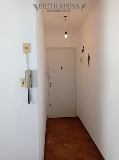 Apartamento en venta 1 dormitorio, 1 baño-Joaquín Requena -Tres Cruces