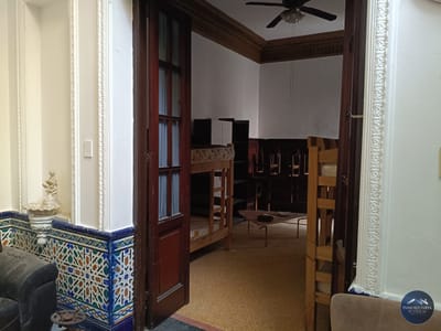 Casa de 245 m² con 8 dormitorios, cochera y Paneles solares, zona Cordón