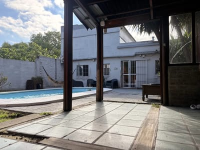 Casa en venta c/ cochera en Brazo Oriental