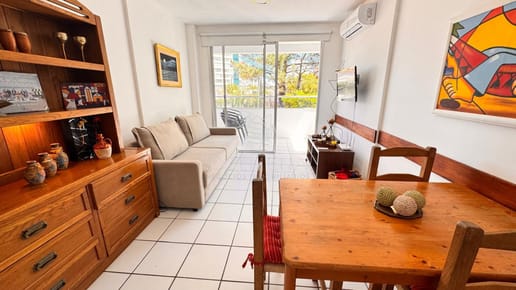Apartamento a pasos de la playa mansa y casino Fasano