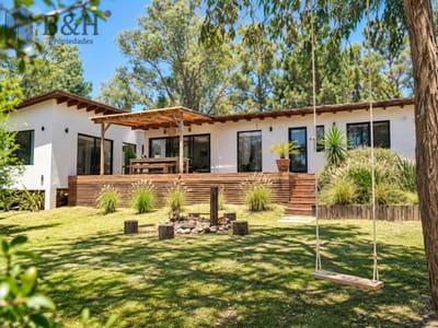 Casa en alquiler de temporada en Barra Verde, 3 Dormitorios con gran parque y Parrillero