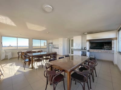 Moderno Apartamento en Alquiler con Terraza y Vistas Panorámicas, garage lugar fijo. 4to piso