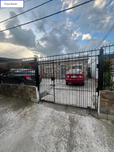 Bergamo prox Belloni - 4 construcciones en mismo padrón