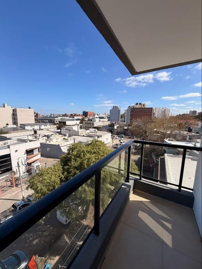Apartamento de 1 dormitorio a estrenar, al frente. Peyrou