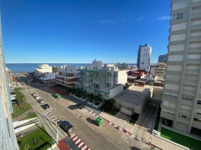 Venta y alquiler de apart en la Peninsula, 2 dormitorios, 2 baños, buena vista.