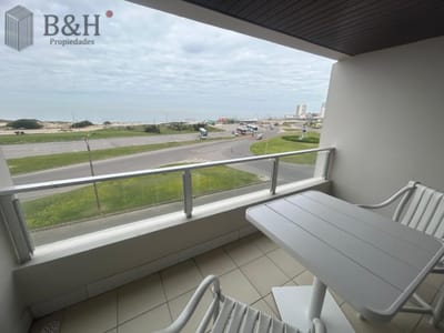 Hermoso apartamento en venta 2 dormitorios primera linea en brava