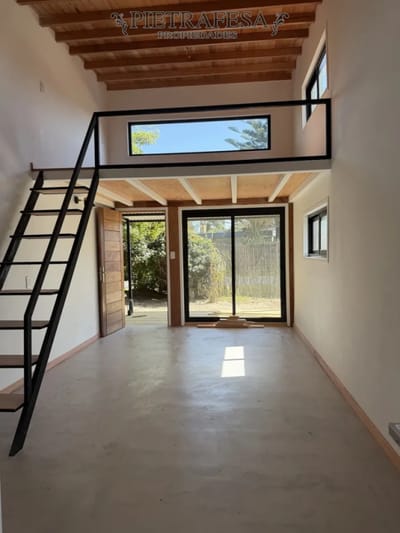 Casa en alquiler, 1 dormitorio, 1 baño, patio, cochera. Solymar.