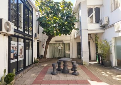 Alquiler Oficina o Local Comercial en Carrasco Próximo a Arocena