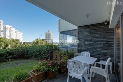 Apartamento en Venta 3 Dormitorios - Patio y Prrillero de uso exclusivo - Punta del Este - Playa Mansa