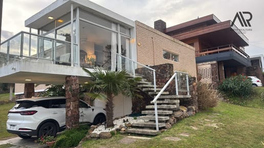 Casa en alquiler temporario c/ cochera en Otros Barrios